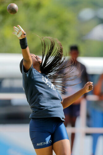 ALICIA KHUNOU van Menloapark in aksie tydens die gewigstoot vir meisies o.19 wat sy met 'n skitterende afstand van 14,.46m gewen het. FOTO: Marius Nortjé