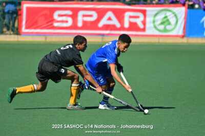 Ethan White (Boland), and Jack Gibbon (WP) pictured battling for the ball in the u14 final of the 2025 SASHOC National Week in Johannesburg. Photo: TeamPhotoSA