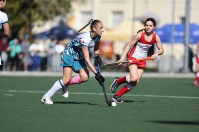 St Mary’s Waverley and Hoërskool Garsfontein played out to a thrilling 2-2 draw on day two of the Challenger's Cup in Paarl. Photo: Nico de Wit