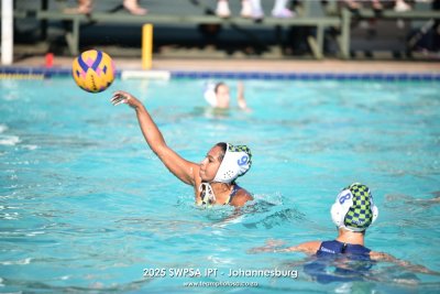 The Eden Districts girls' u16 team went one and one on the opening day, losing to Central Gauteng A and winning against Northerns. Photo: Teamphoto SA.