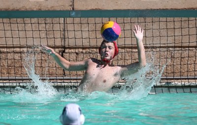 Goalkeepers were put to the test in Sunday's matches, with shots flying in from all angles. Photo: Hannes Nienaber.