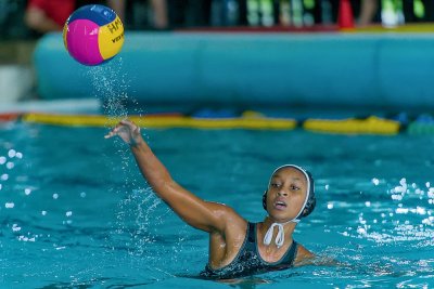 With the playoffs awaiting, there are no chances for slip-ups in a tightly contested girls' u16 division. Photo: Frans Lombard.