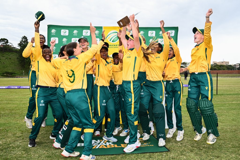 SA u19 Women lift Youth T20 Tri-Series Trophy after perfect campaign